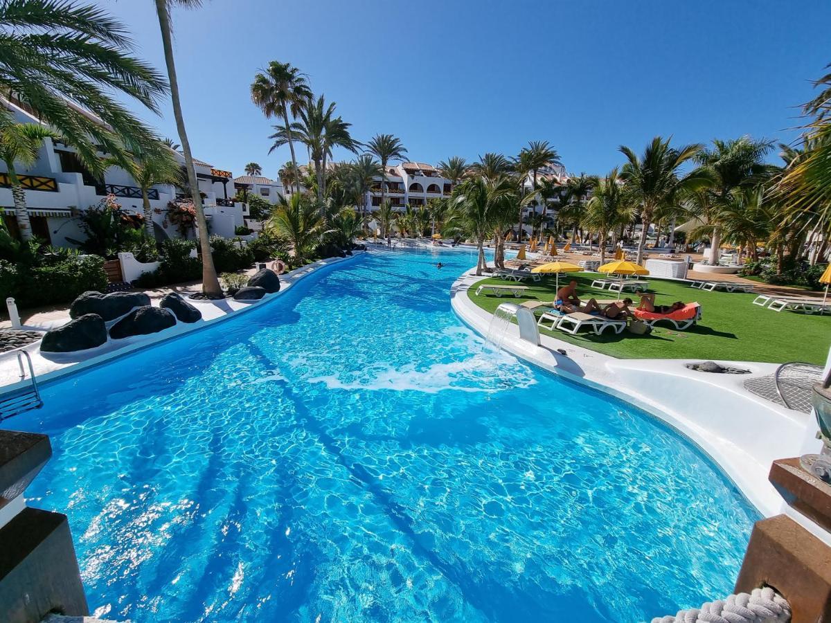 Studio Apartment No 1 Directly On The Beach And Sea, Terrace, Heated Pool, Wifi Playa de las Americas  Esterno foto