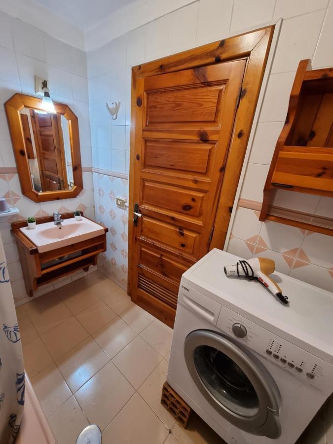 Studio Apartment No 1 Directly On The Beach And Sea, Terrace, Heated Pool, Wifi Playa de las Americas  Esterno foto