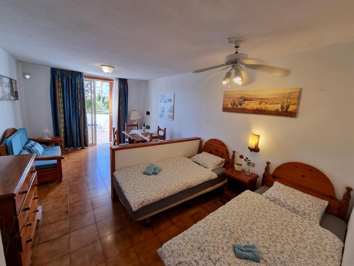 Studio Apartment No 1 Directly On The Beach And Sea, Terrace, Heated Pool, Wifi Playa de las Americas  Esterno foto