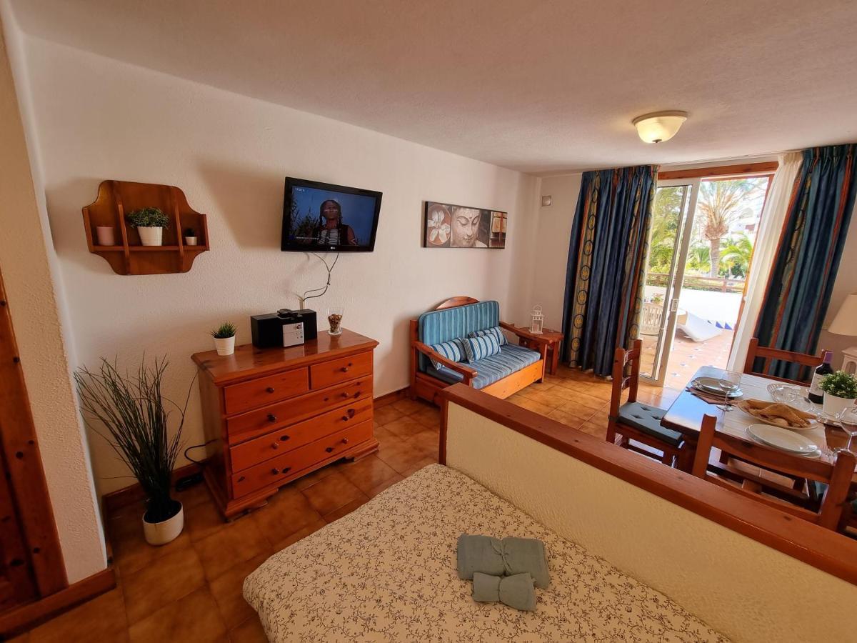 Studio Apartment No 1 Directly On The Beach And Sea, Terrace, Heated Pool, Wifi Playa de las Americas  Esterno foto