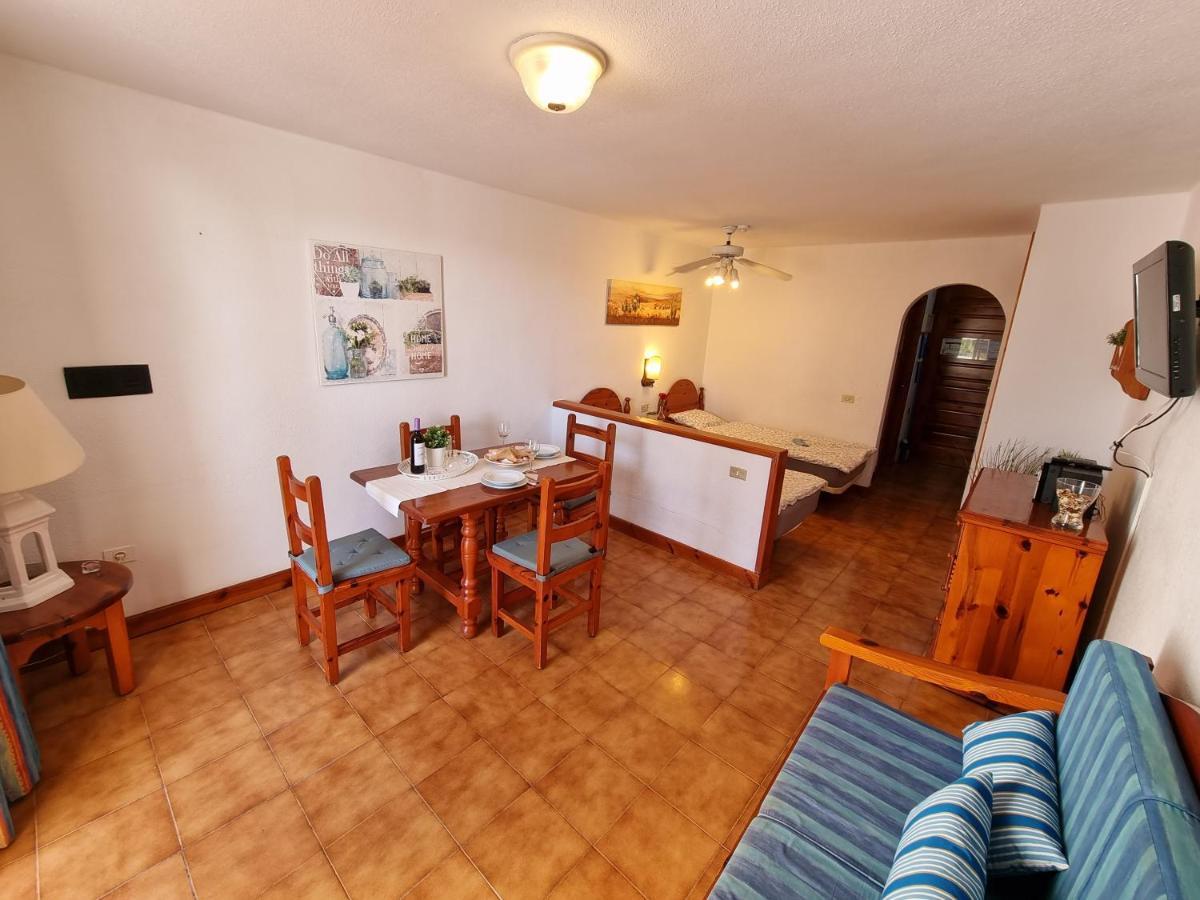 Studio Apartment No 1 Directly On The Beach And Sea, Terrace, Heated Pool, Wifi Playa de las Americas  Esterno foto