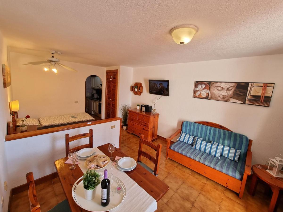 Studio Apartment No 1 Directly On The Beach And Sea, Terrace, Heated Pool, Wifi Playa de las Americas  Esterno foto