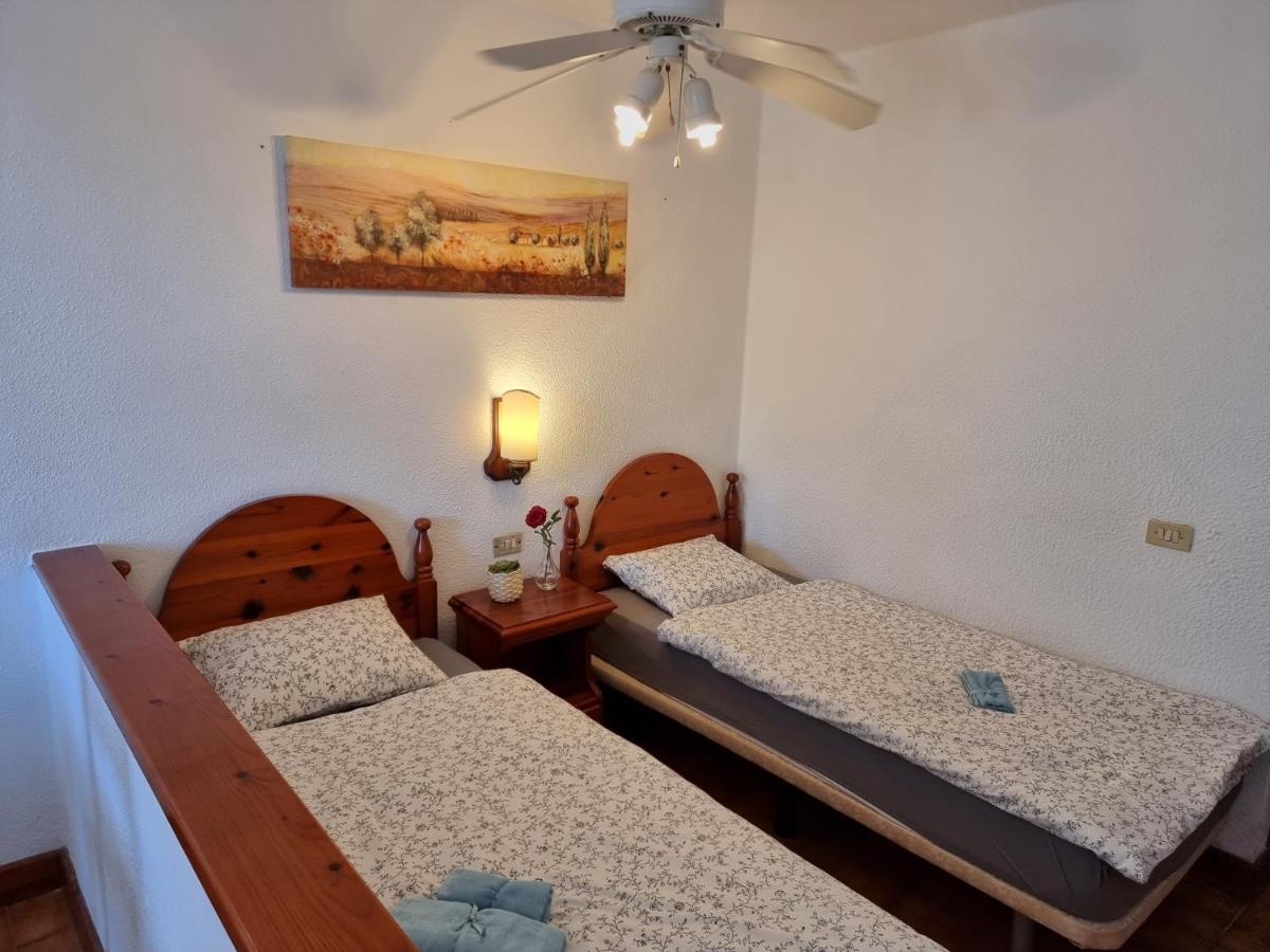 Studio Apartment No 1 Directly On The Beach And Sea, Terrace, Heated Pool, Wifi Playa de las Americas  Esterno foto