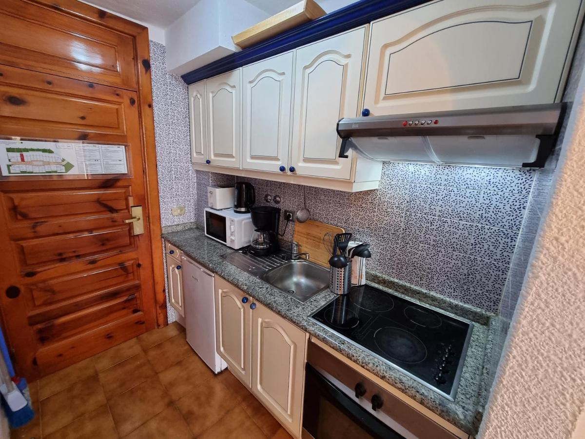 Studio Apartment No 1 Directly On The Beach And Sea, Terrace, Heated Pool, Wifi Playa de las Americas  Esterno foto